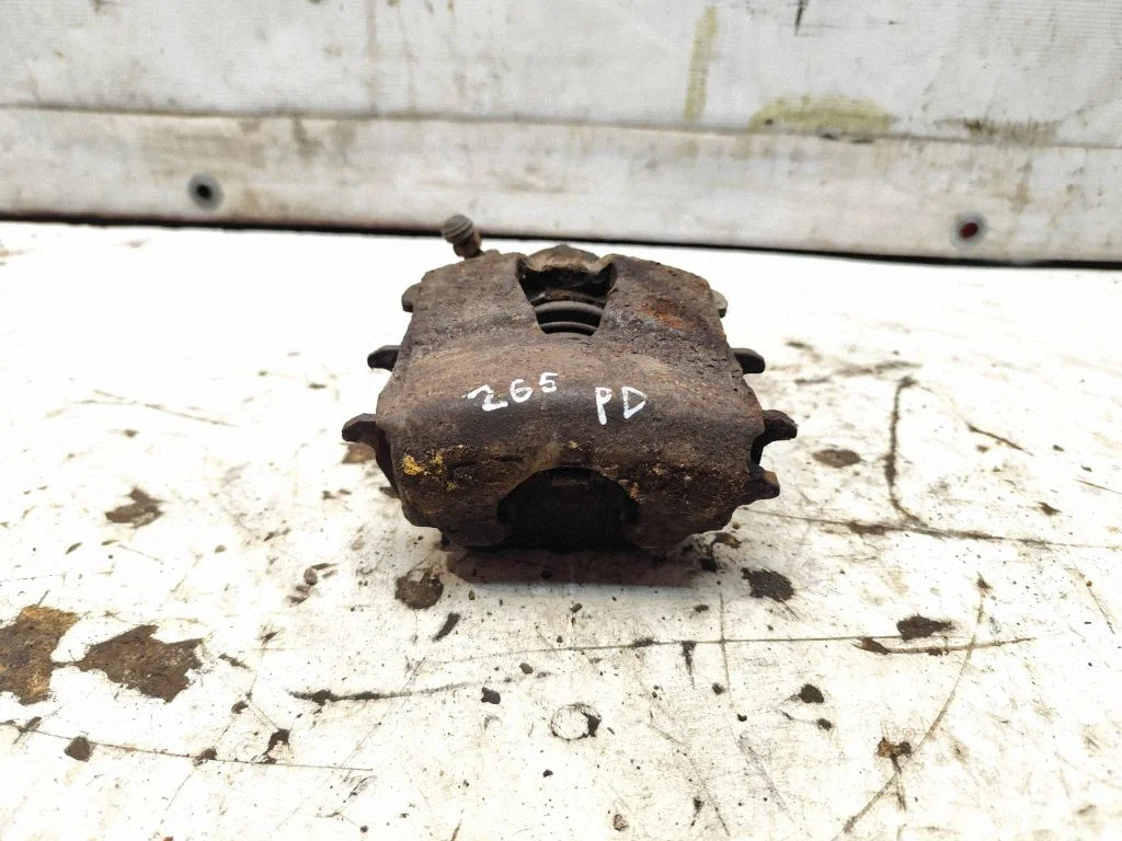 Front brake caliper – front right
