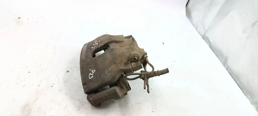 Front brake caliper – front right