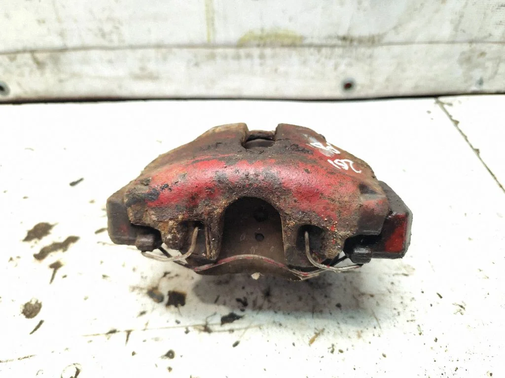 Front brake caliper – front right