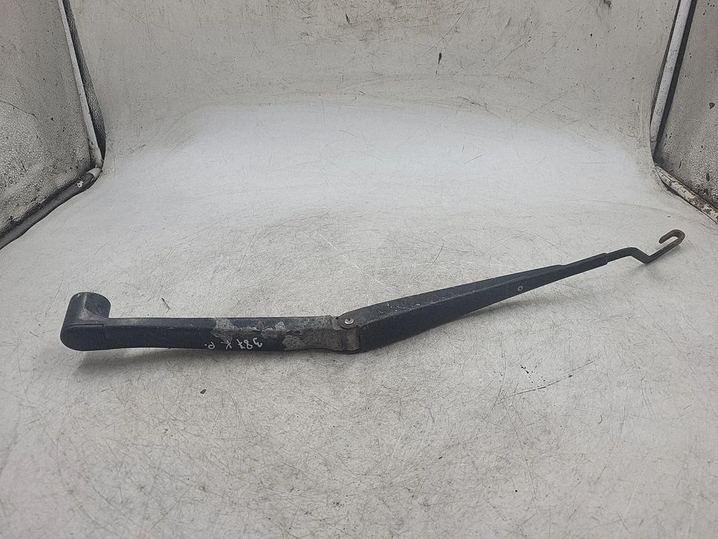 Front wiper blade arm – front left