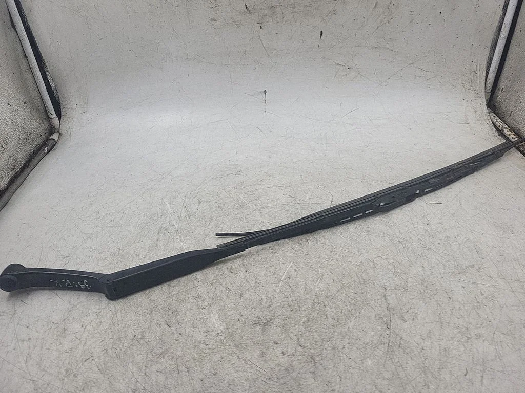 Front wiper blade arm
