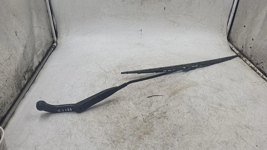 Front wiper blade arm – front right