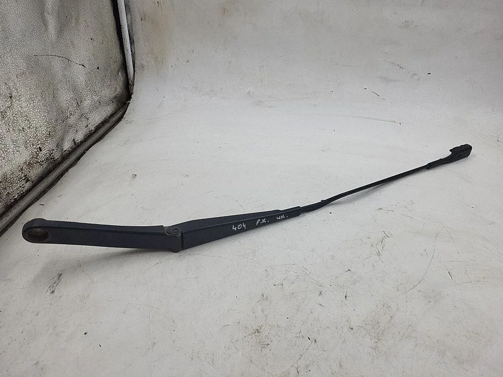 Front wiper blade arm – front left