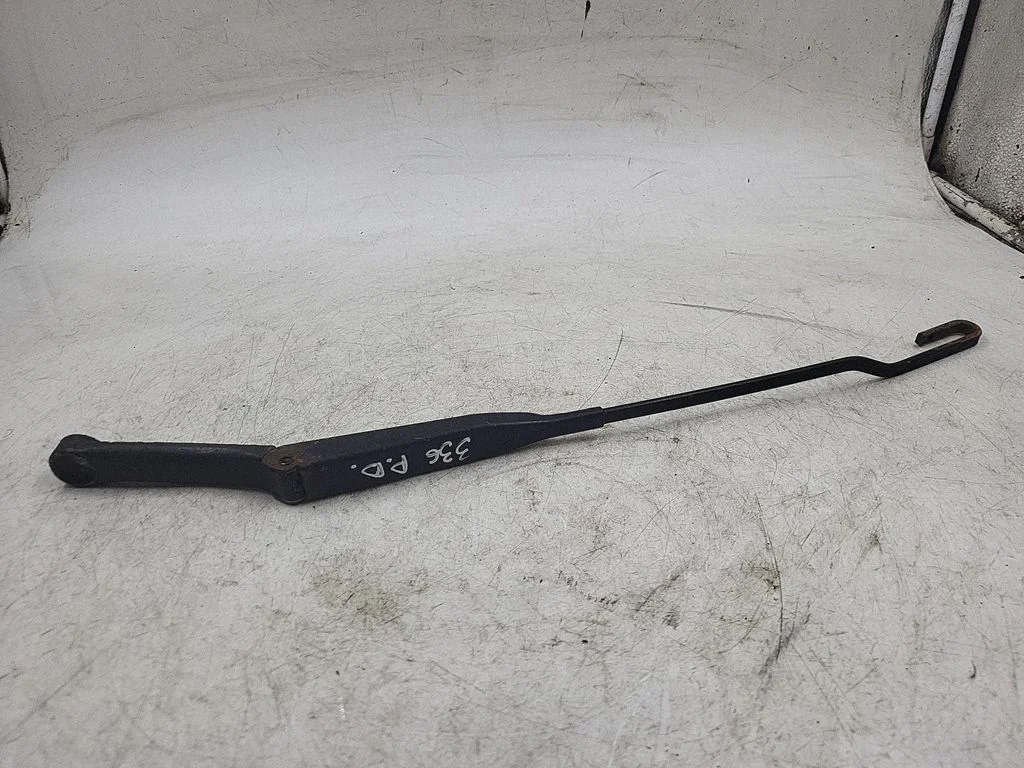 Front wiper blade arm – front right