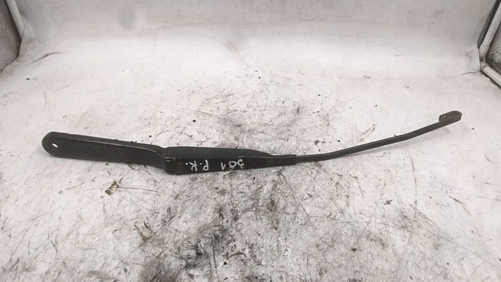 Front wiper blade arm 8200158098