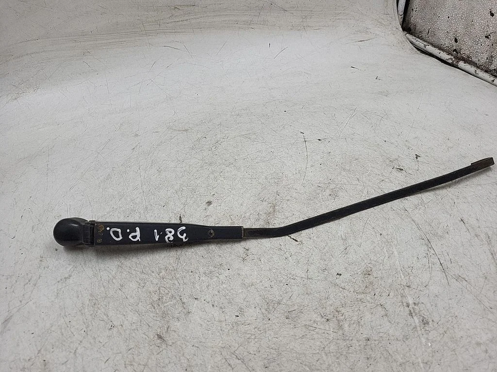 Front wiper blade arm