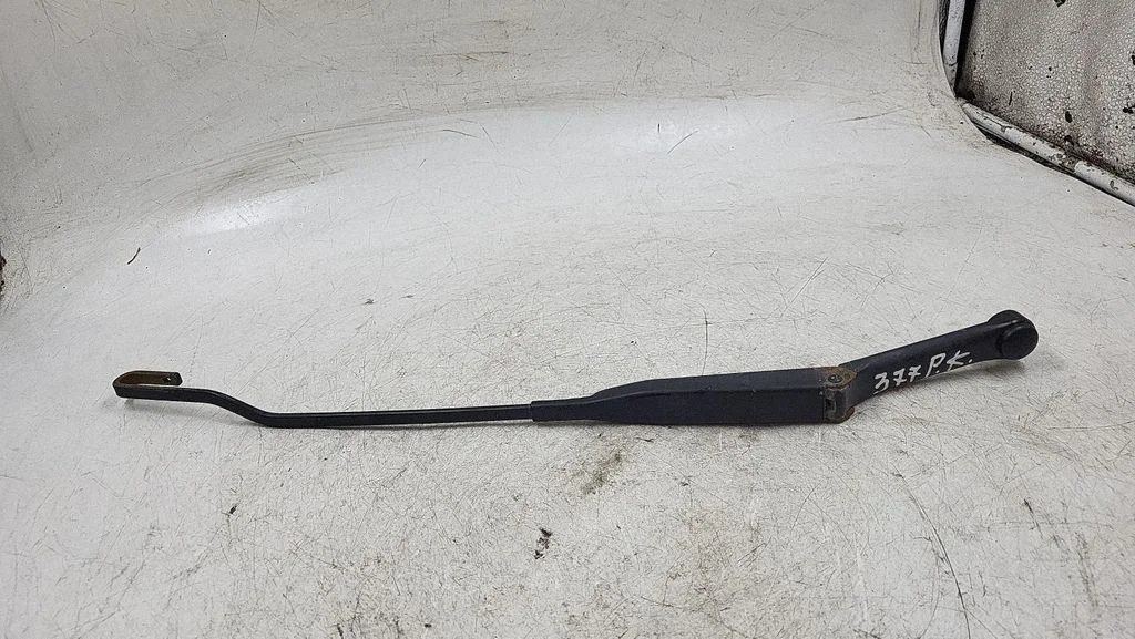 Front wiper blade arm – front left