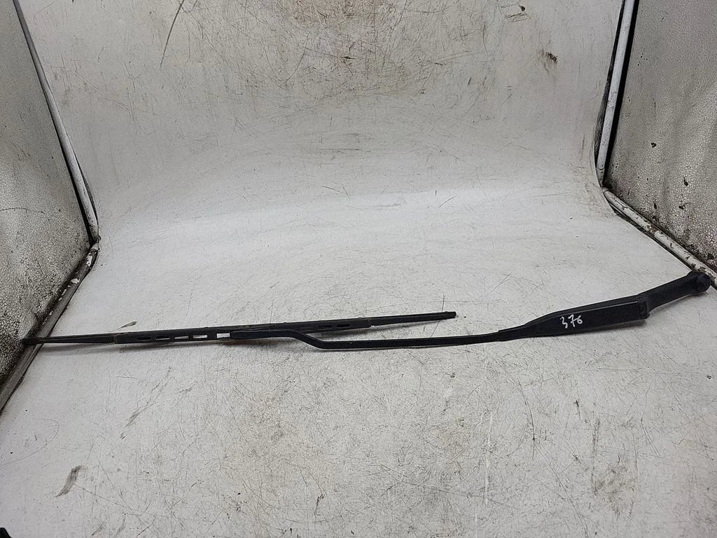 Front wiper blade arm