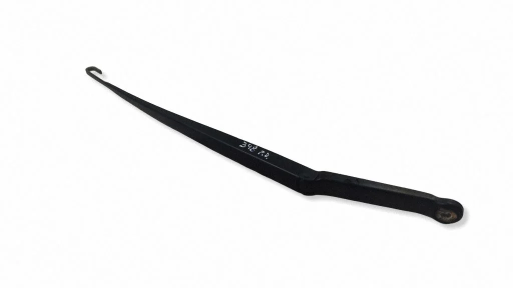 Front wiper blade arm – front right