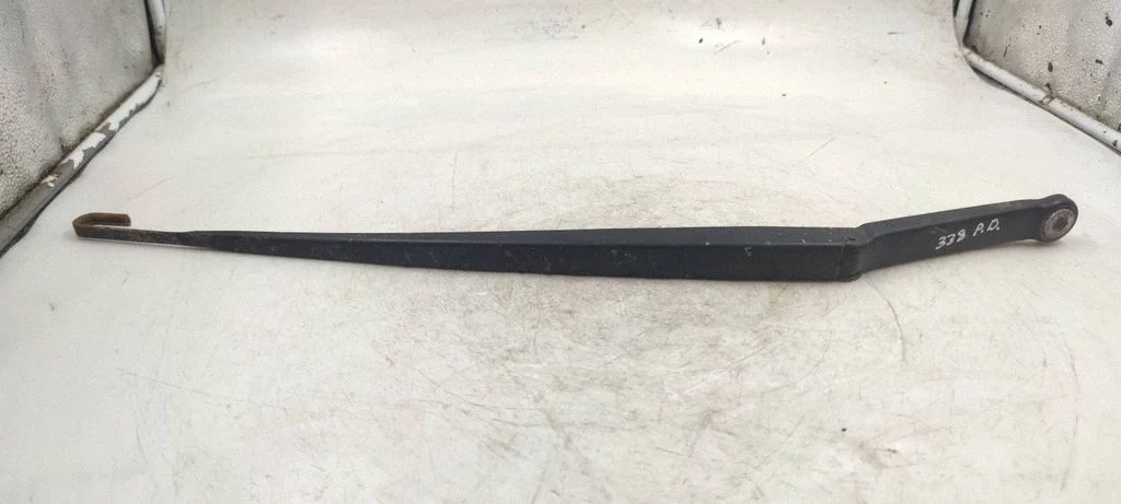 Front wiper blade arm – front right