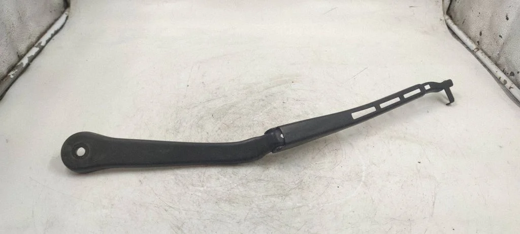 Front wiper blade arm – front left