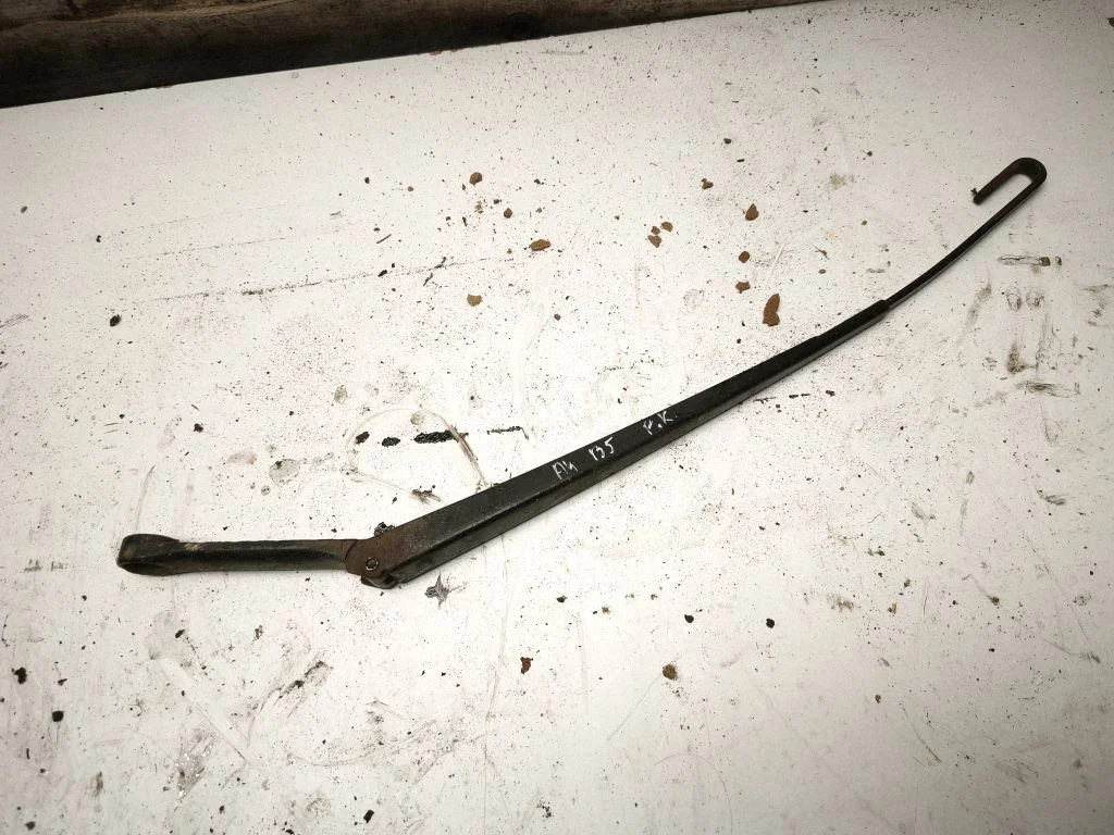 Front wiper blade arm 8D1955407D