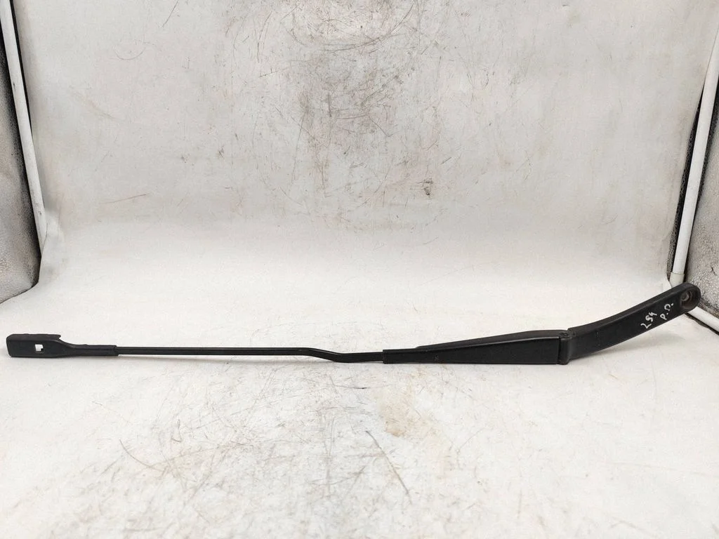 Front wiper blade arm – Audi A4 Allroad B8 (2008-2016)