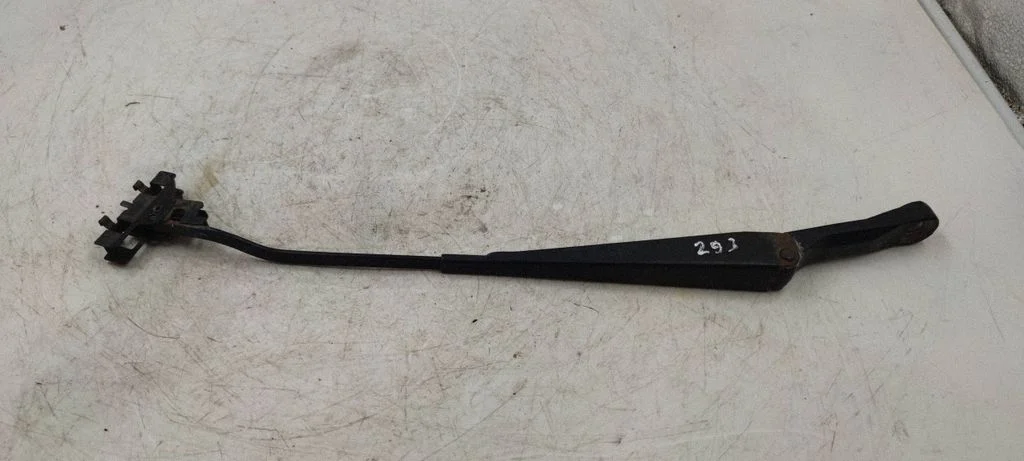 Front wiper blade arm