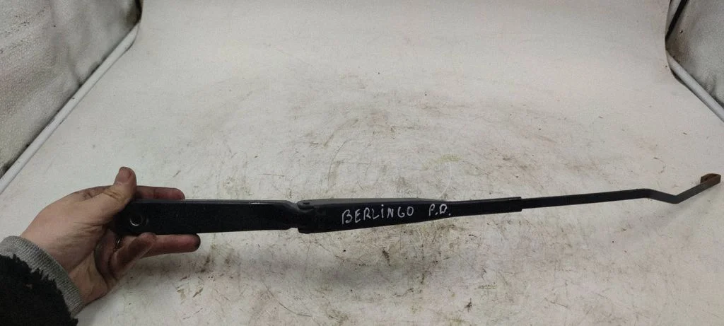 Front wiper blade arm 280007467b