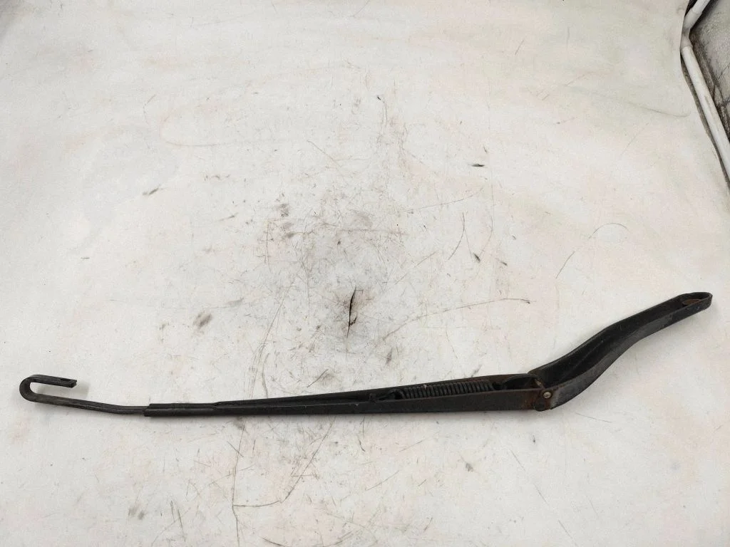 Front wiper blade arm 7132216