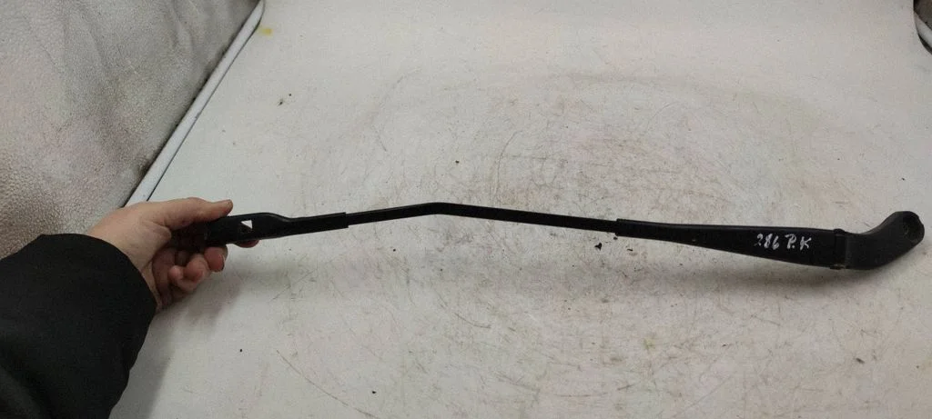 Front wiper blade arm 8k1955407