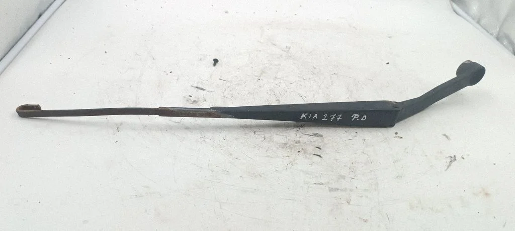 Front wiper blade arm – front right