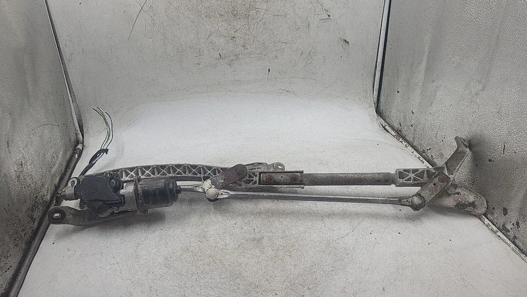 Front wiper linkage and motor