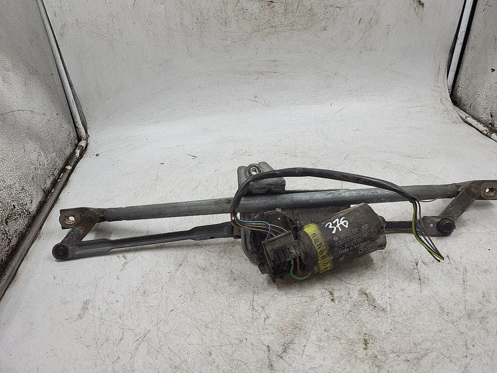 Front wiper linkage and motor 8D1955133