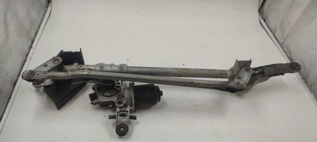 Mechanizm wycieraczek z silniczkiem – Subaru Legacy (2010-2016)