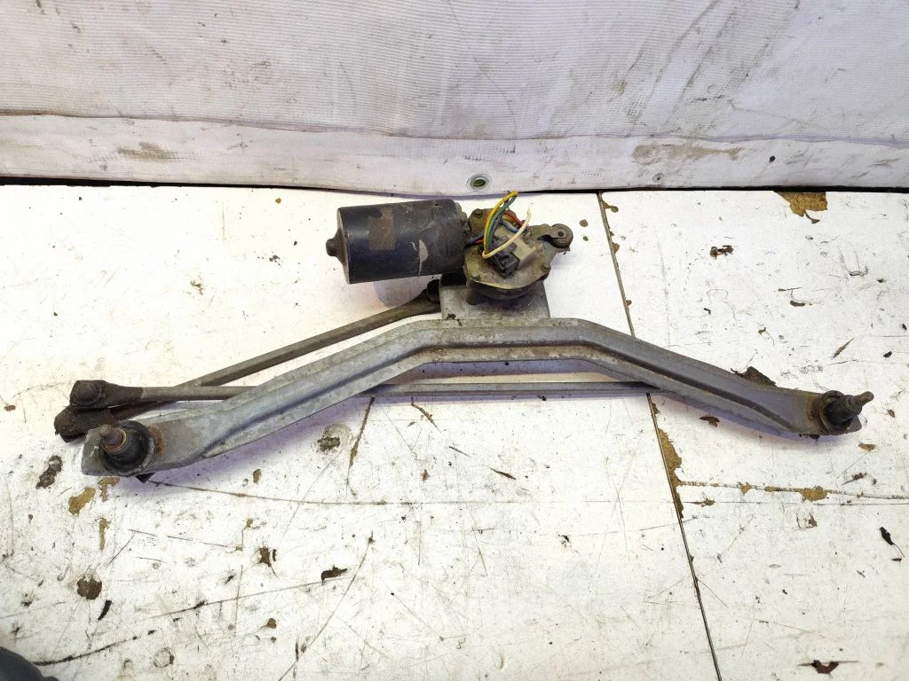 Front wiper linkage and motor