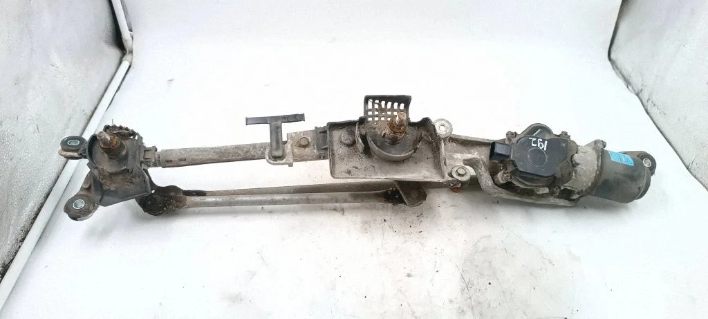 Front wiper linkage and motor 8326