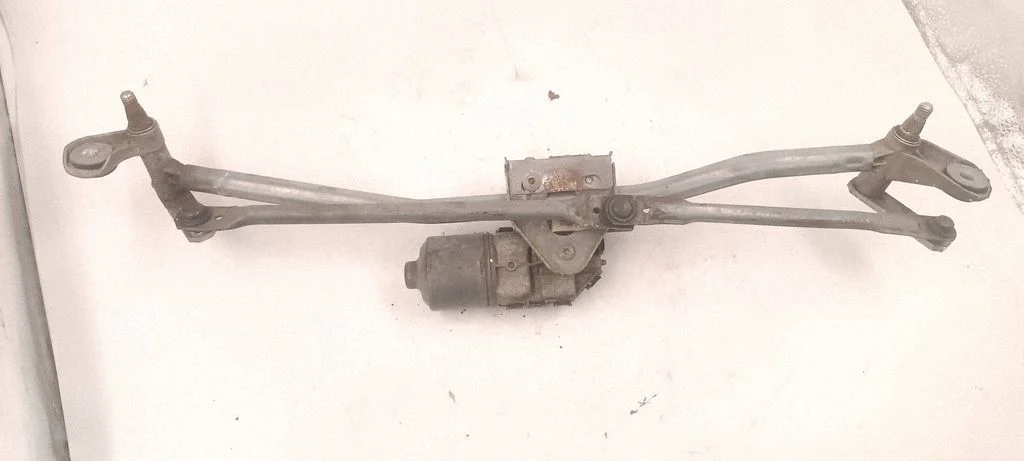 Front wiper linkage and motor 8E1955119