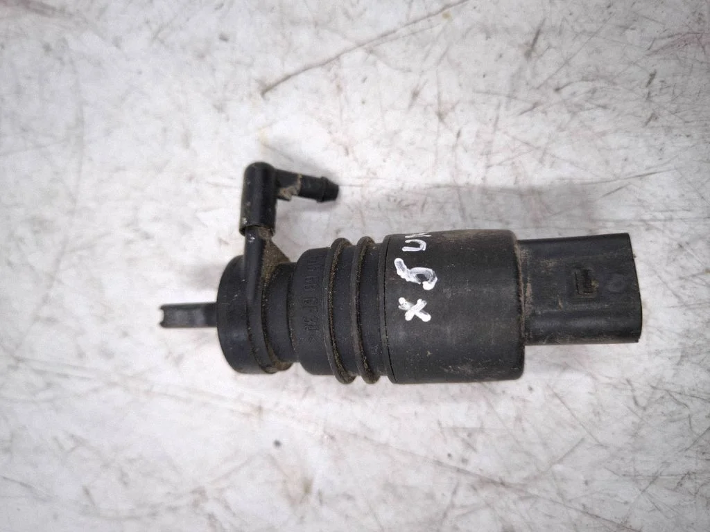 Windscreen/windshield washer pump 06J999