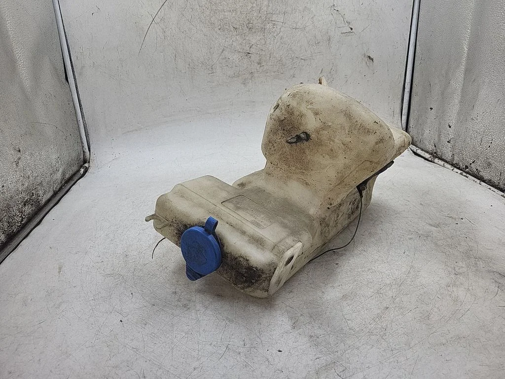 Windshield washer fluid reservoir/tank