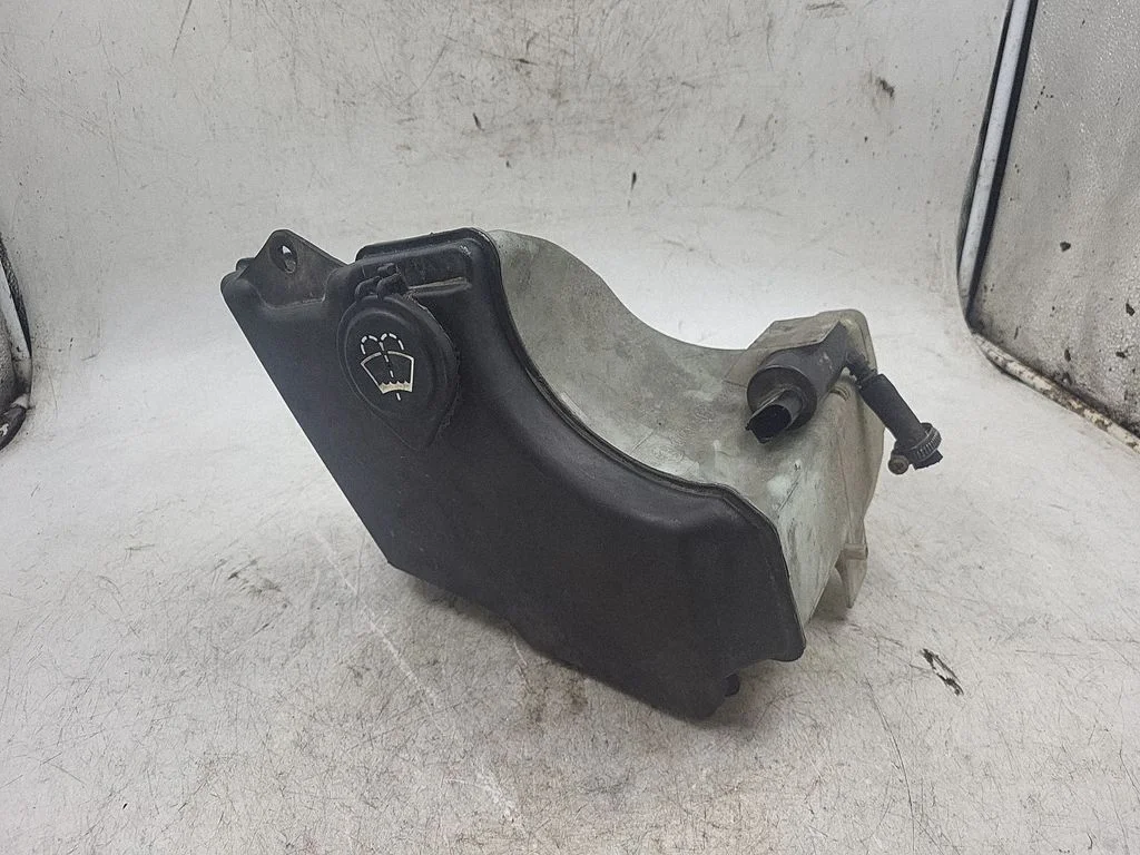 Windshield washer fluid reservoir/tank E11018812