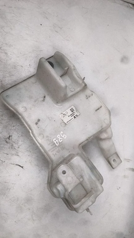 Klaasipesuvedeliku paak – Opel Corsa F (2019-)