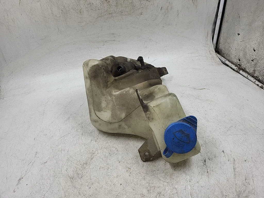 Windshield washer fluid reservoir/tank