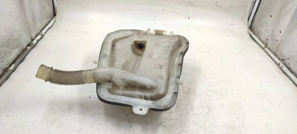 Windshield washer fluid reservoir/tank 8374557