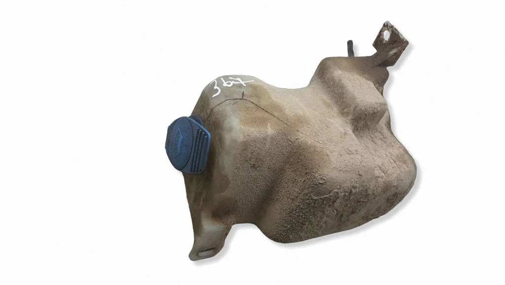 Windshield washer fluid reservoir/tank