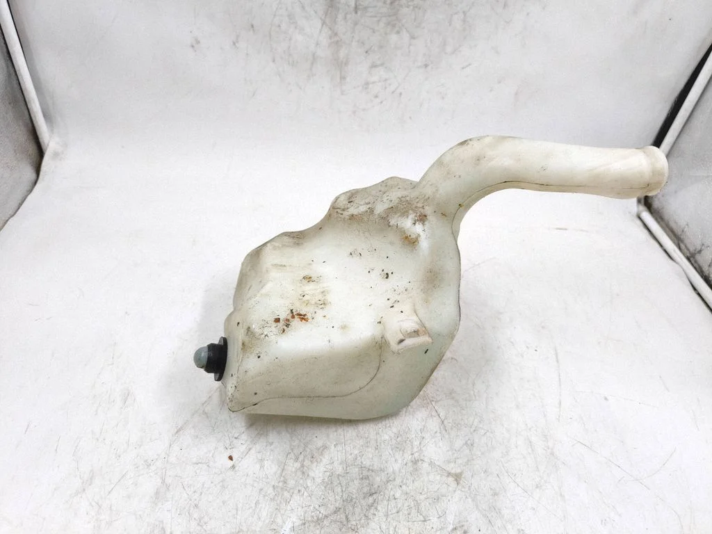 Windshield washer fluid reservoir/tank – Opel Meriva A (2003-2010)