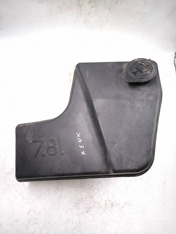 Windshield washer fluid reservoir/tank 61678252738