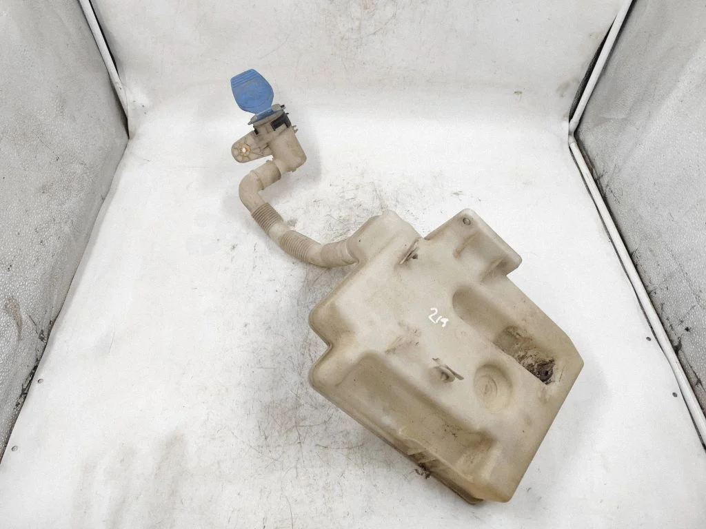 Windshield washer fluid reservoir/tank – Volkswagen Touran I (2003-2010)