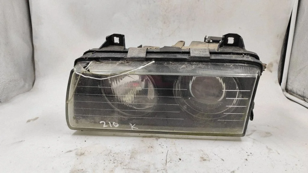 Headlight/headlamp – left