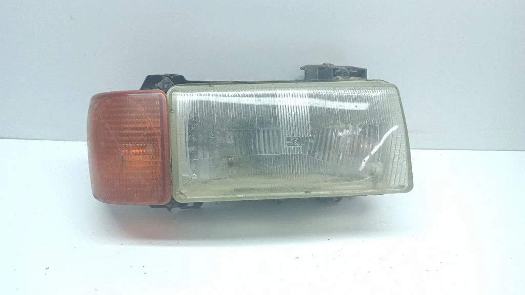 Headlight/headlamp – right