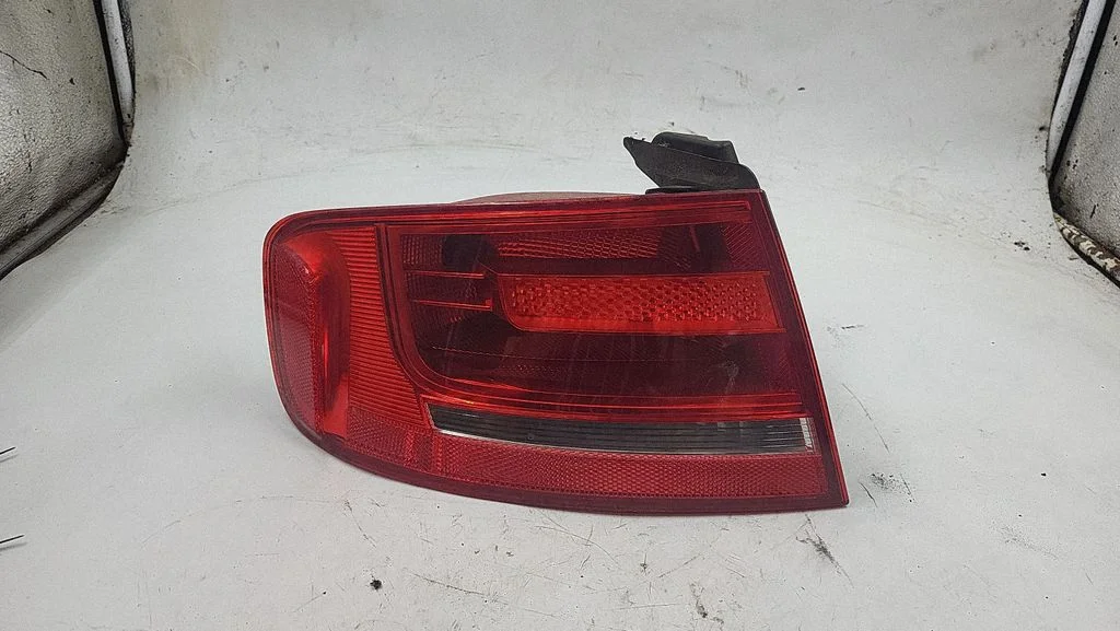 Rear/tail lights – rear left