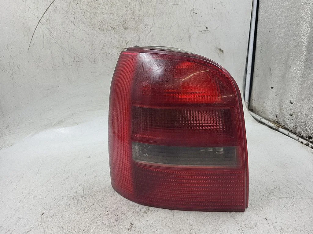 Rear/tail lights – rear left