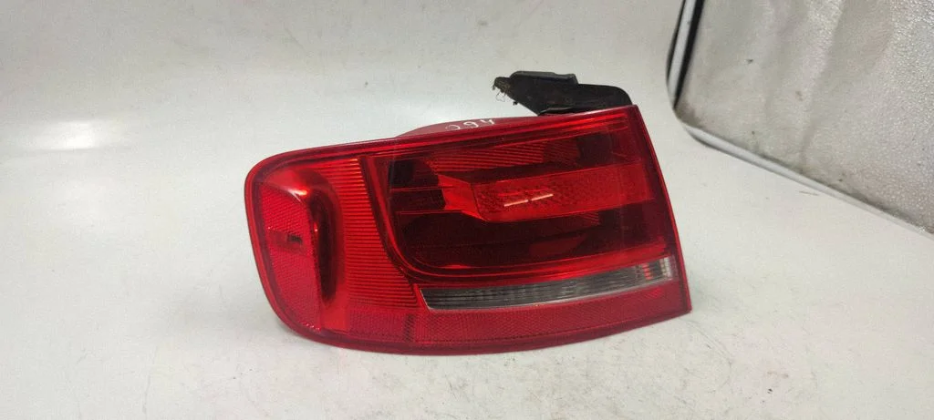 Rear/tail lights 8k5945095