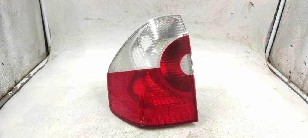 Rear/tail lights 6990170