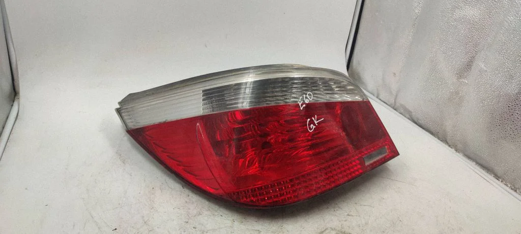 Lampa tylna w błotniku 15823703