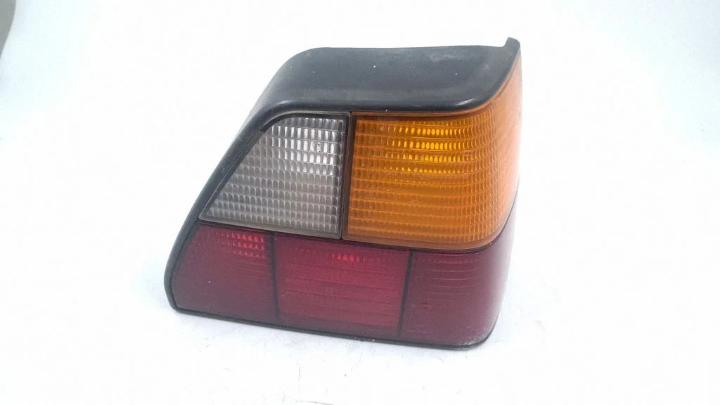 Lampa tylna w błotniku 191945112B