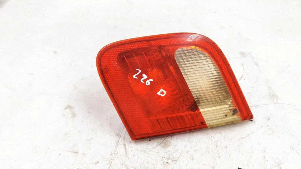 Tailgate rear/tail lights – right