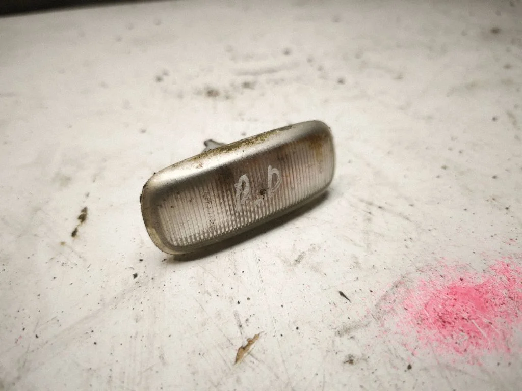 Front fender indicator light – front right