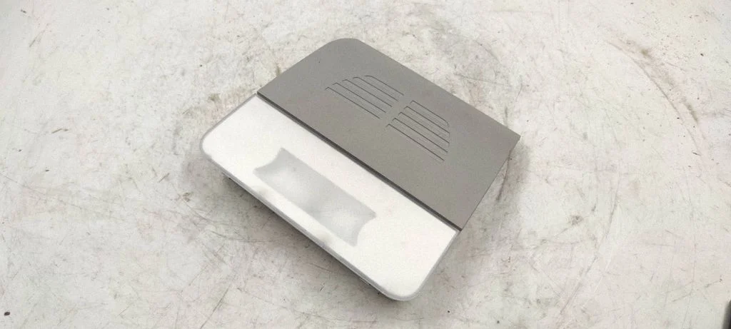 Rear seat light 6969389