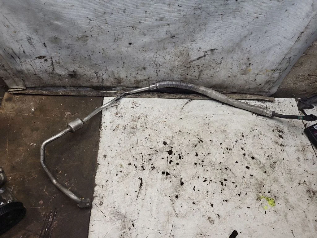 Air conditioning (A/C) pipe/hose